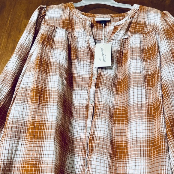 Universal Thread | Women’s Button down Blouse - Picture 2 of 5